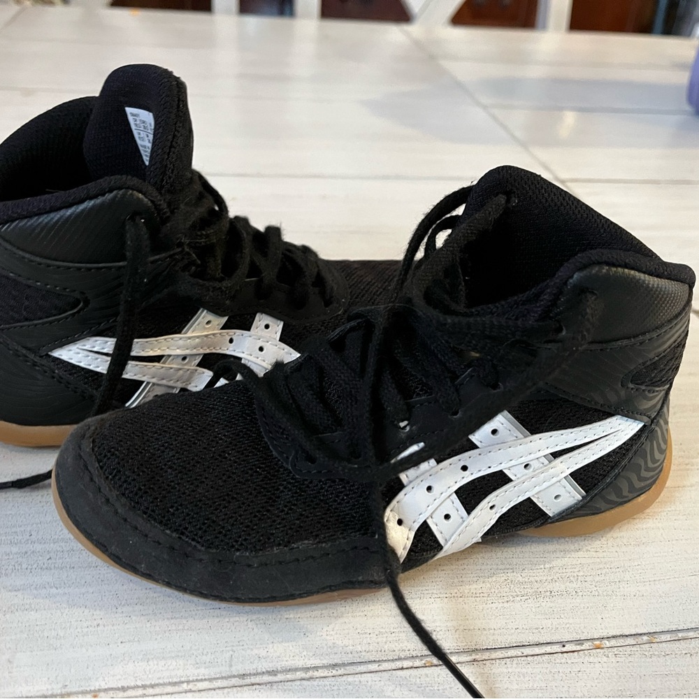 Like new ASICS wrestling shoes